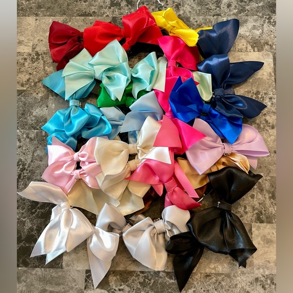 Shoe Bows! https://www.etsy.com/shop/BowsTiedToMyHeart - Picture 4 of 4